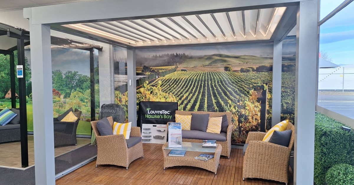 Louvretec Showroom Display Web (comp)