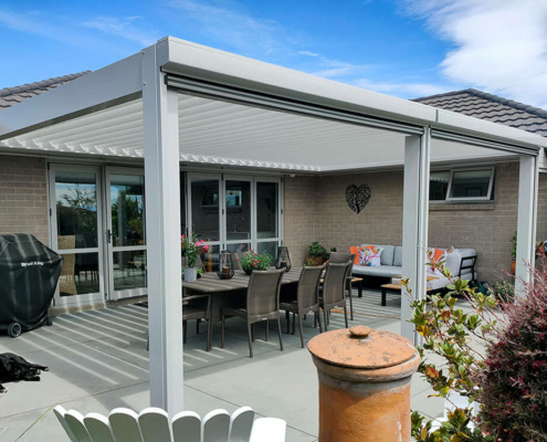 NZ-Louvre roof adds value to home outdoor living area