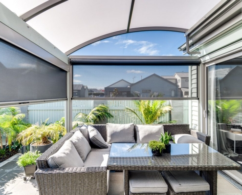 Alitex Curved Canopy Combined with Ziptrak Screens Provide a Stylish Outdoor Room Napier Hawkes Bay