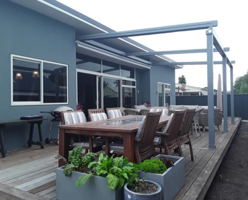 Fully open, the sun and stars are invited in to this Hawke's Bay deck.